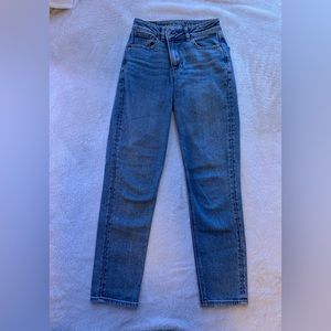High rise excellent condition mom jeans AE